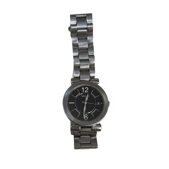 Seiko Watch. 7N42-7B50